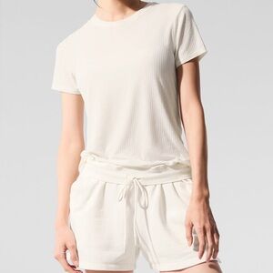 ALO Yoga Ribbed Sea Coast Tee $58 IVORY Short Sleeve Tee Soft Reflective Logo Sm